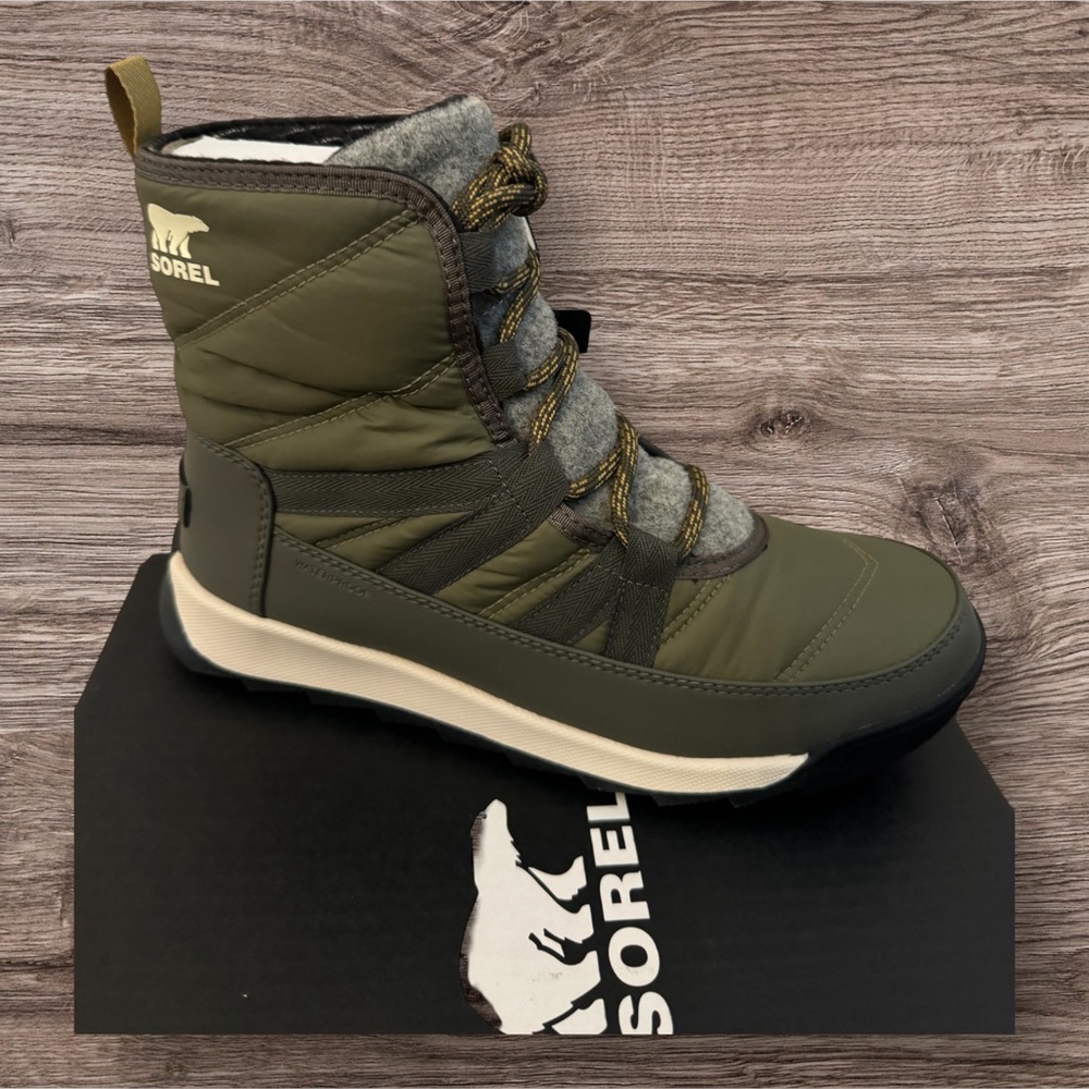 Sorel Women's Whitney II Short Lace Winter Boots - Size 7.5